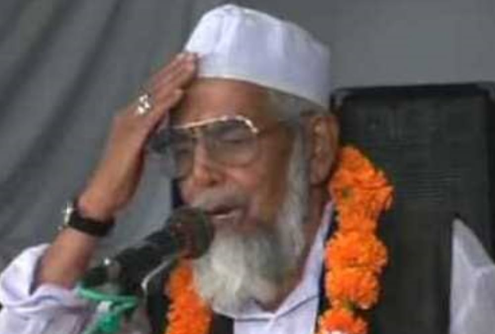 Poet Ajaml sultanpuri passes away.