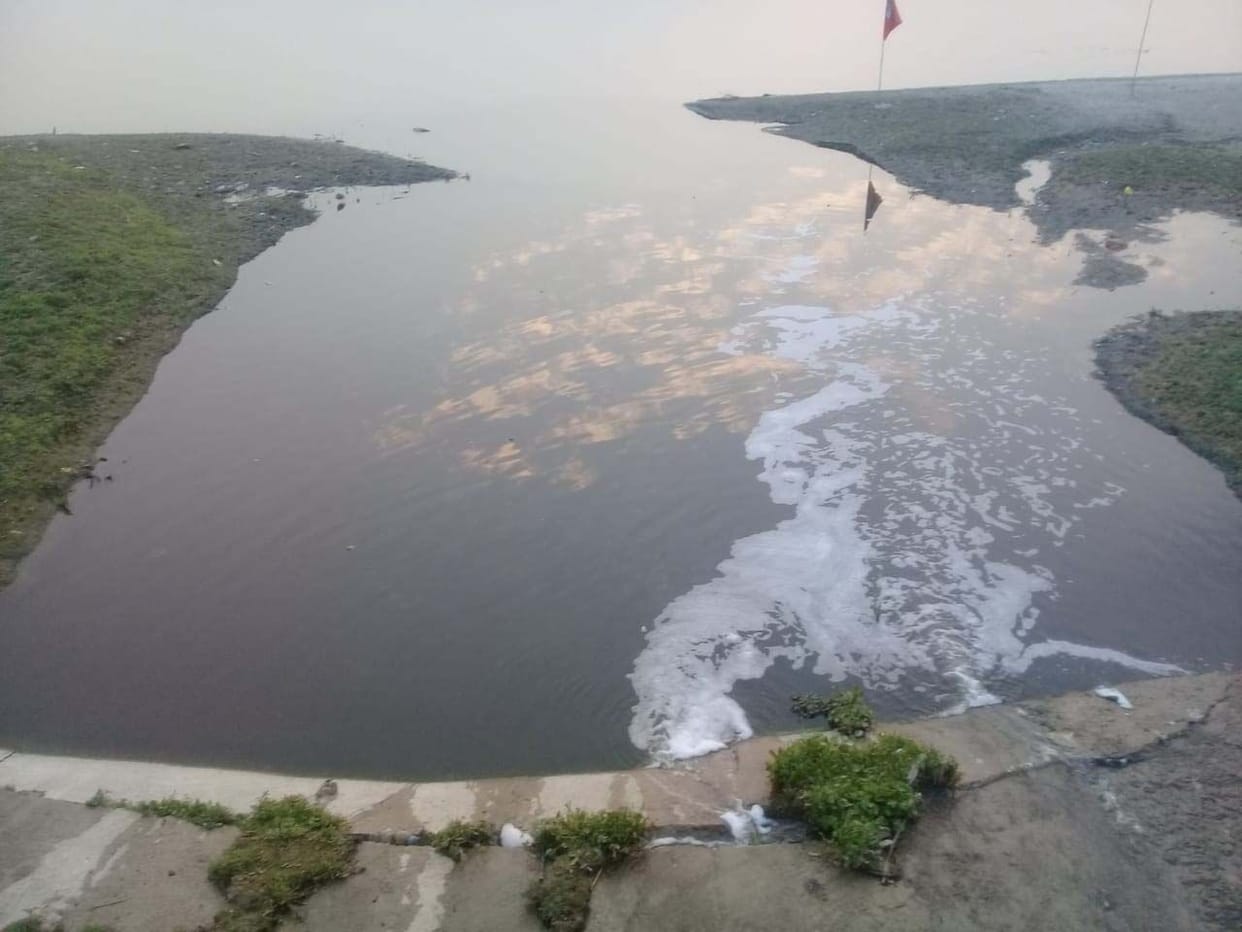 Pratapgarh: Dirt falling in Ganga even on CM's visit