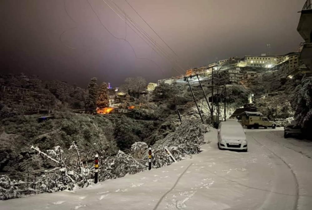 Snow Blanket on Mussoorie and dhanaulti Again, Se Beautiful Visuals