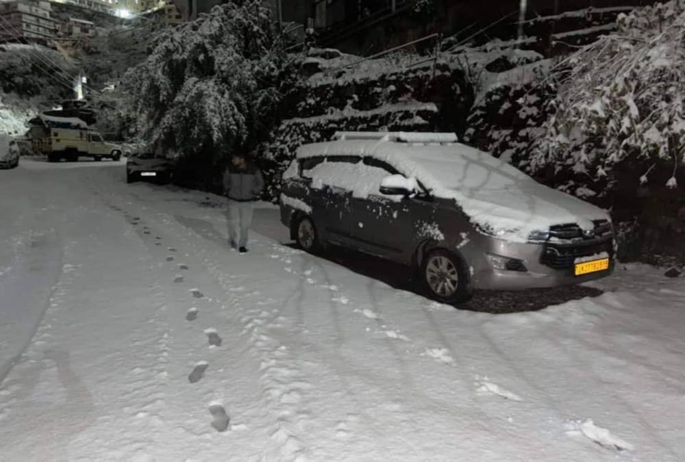 Snow Blanket on Mussoorie and dhanaulti Again, Se Beautiful Visuals