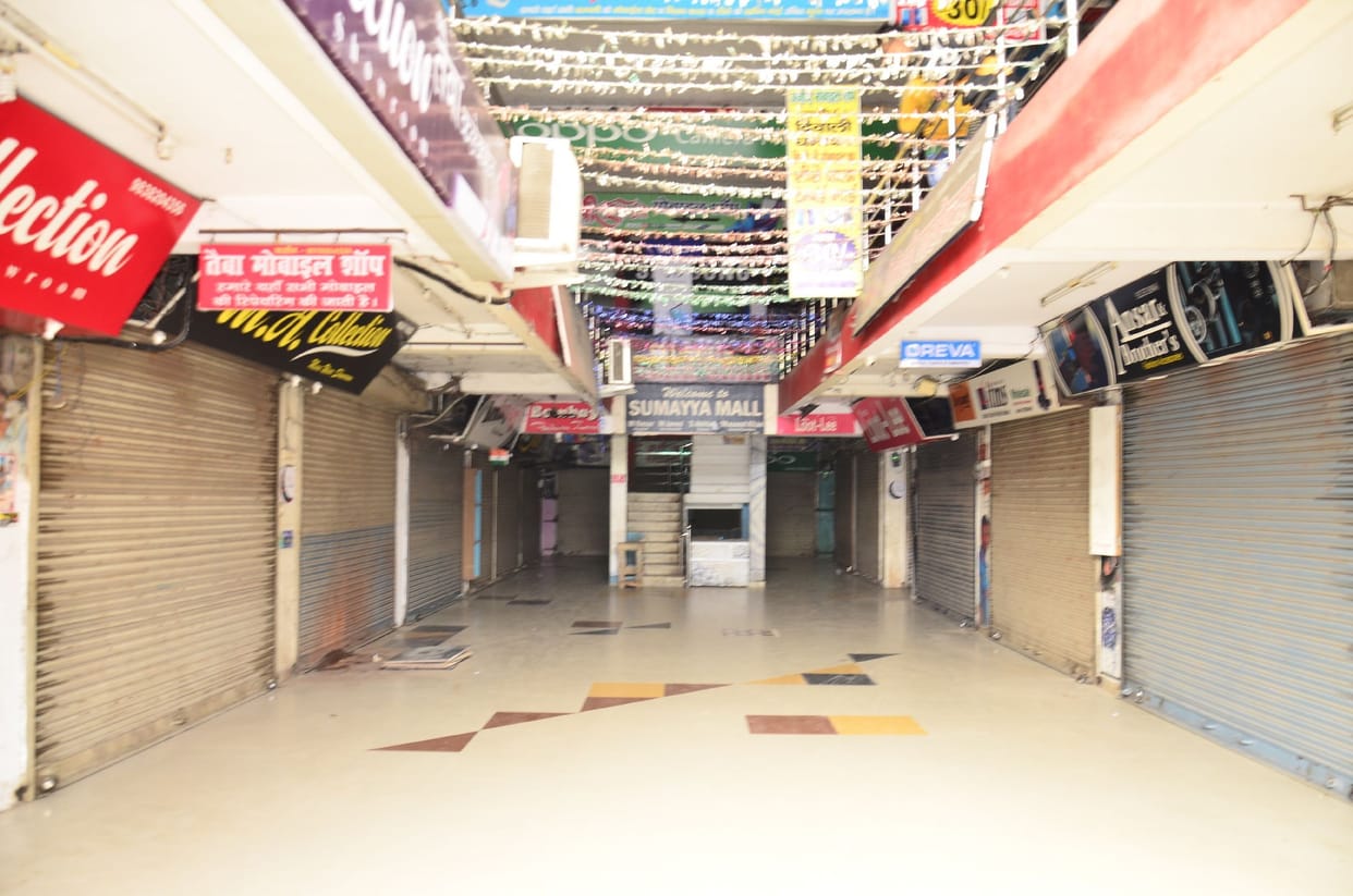 India band got mixed effect in the district
