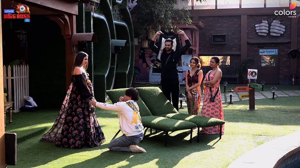 Bigg Boss 13 Himanshi Khurana Reveals That Umar Riaz Interfares in Asim Riaz Love Life