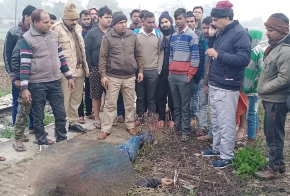 Dead body of student found in Bikapur in Ayodhya.