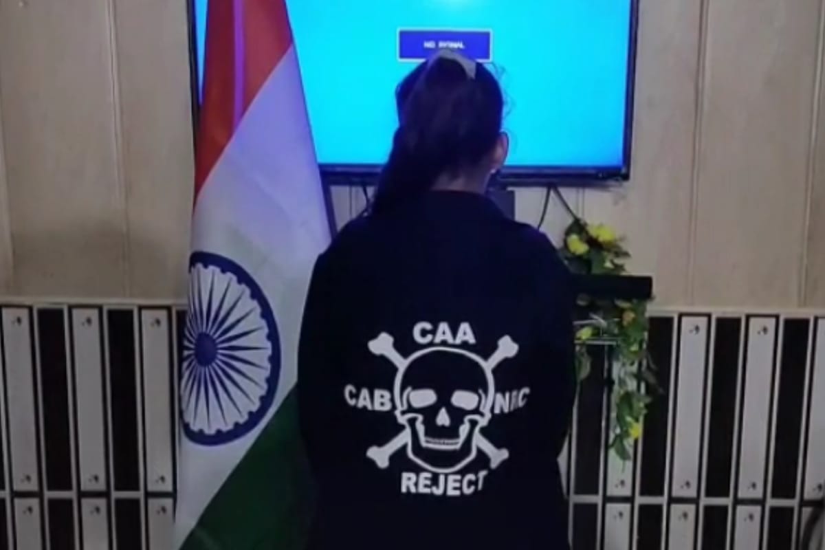 Video of the girl protesting against CAA-NRC goes viral on social media in Meerut