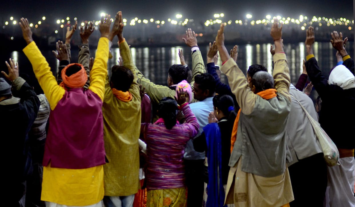 Caravan of saints and devotees headed towards Sangam for Vasant Panchami bath