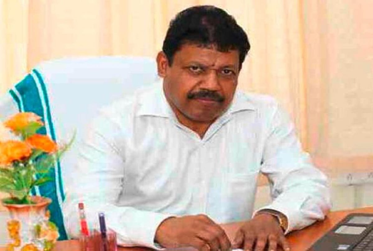 Delhi court allows businessman CC Thampi to travel abroad