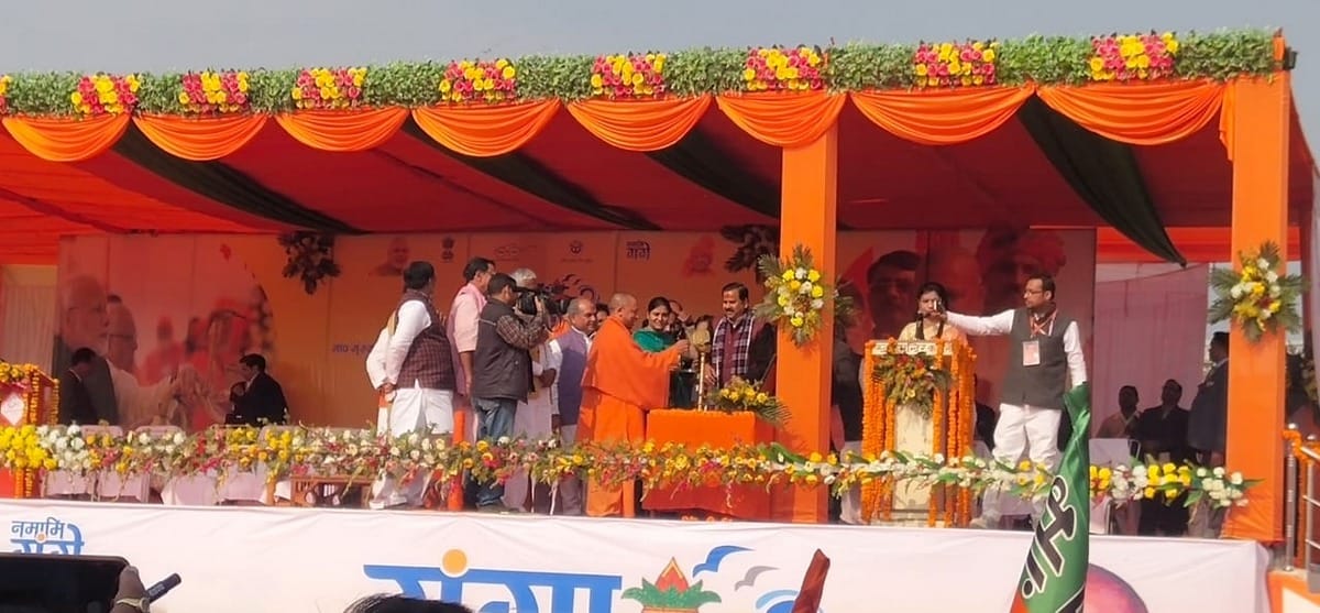 CM yogi adityanath worshiped visit maa vindhyavasini mandir in mirzapur