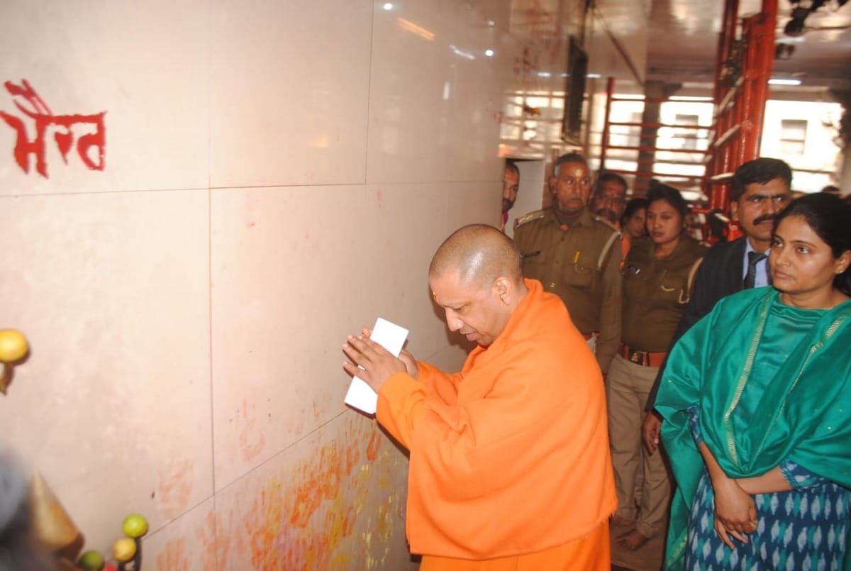 CM yogi adityanath worshiped visit maa vindhyavasini mandir in mirzapur