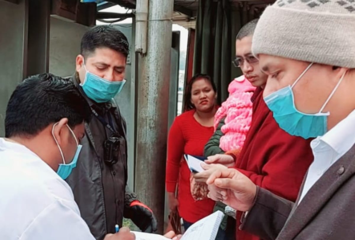 coronavirus Alert in districts around Gorakhpur all update