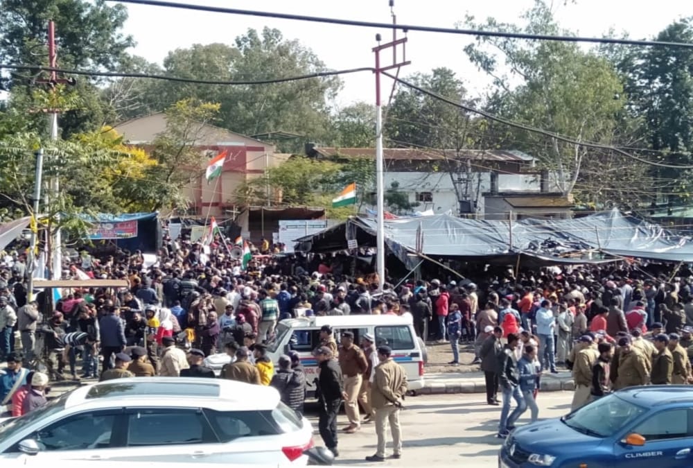 Bharat Band in dehradun Against Caa and Nrc Muslim close Shops and do protest