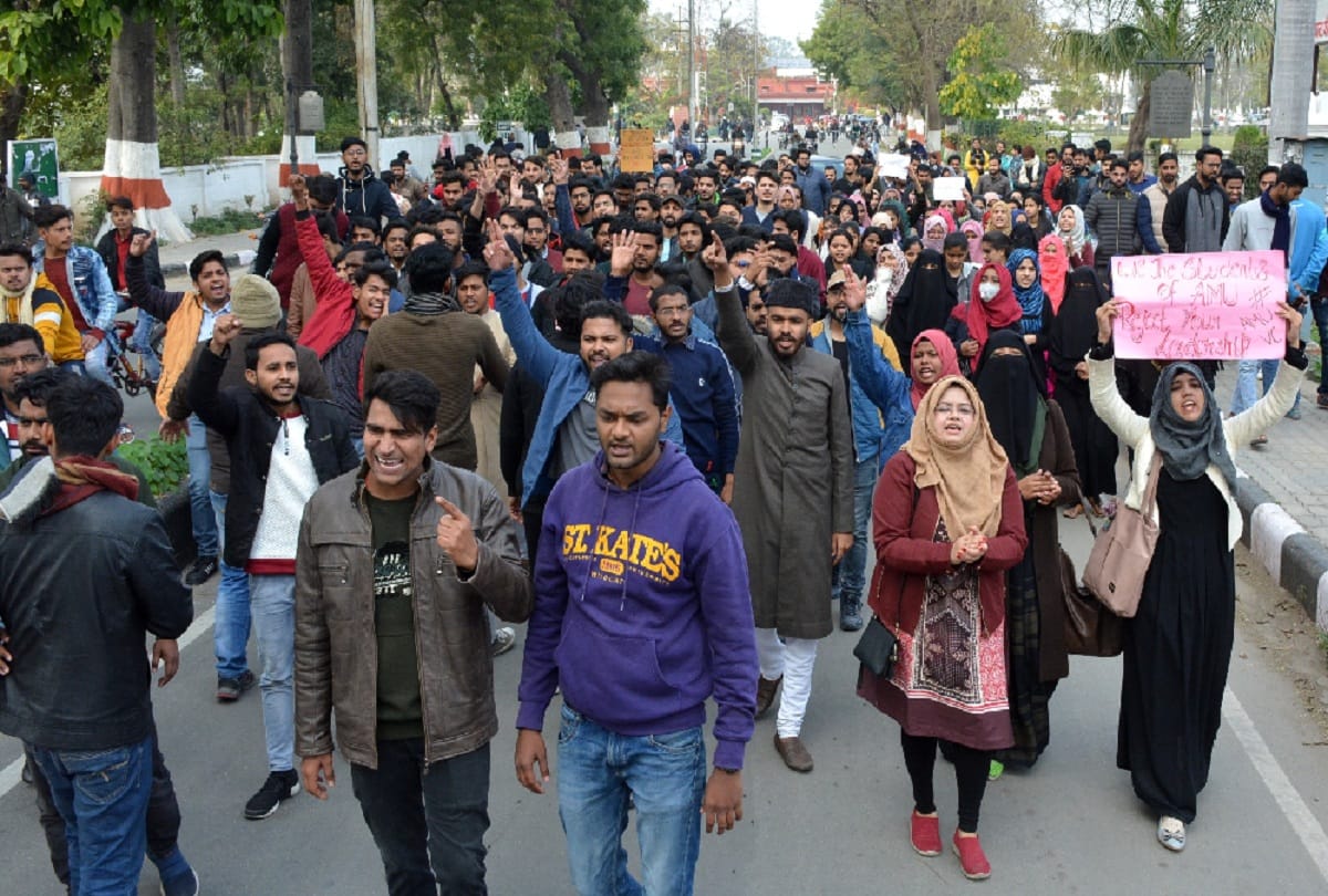 Students protesting to remove AMU VC