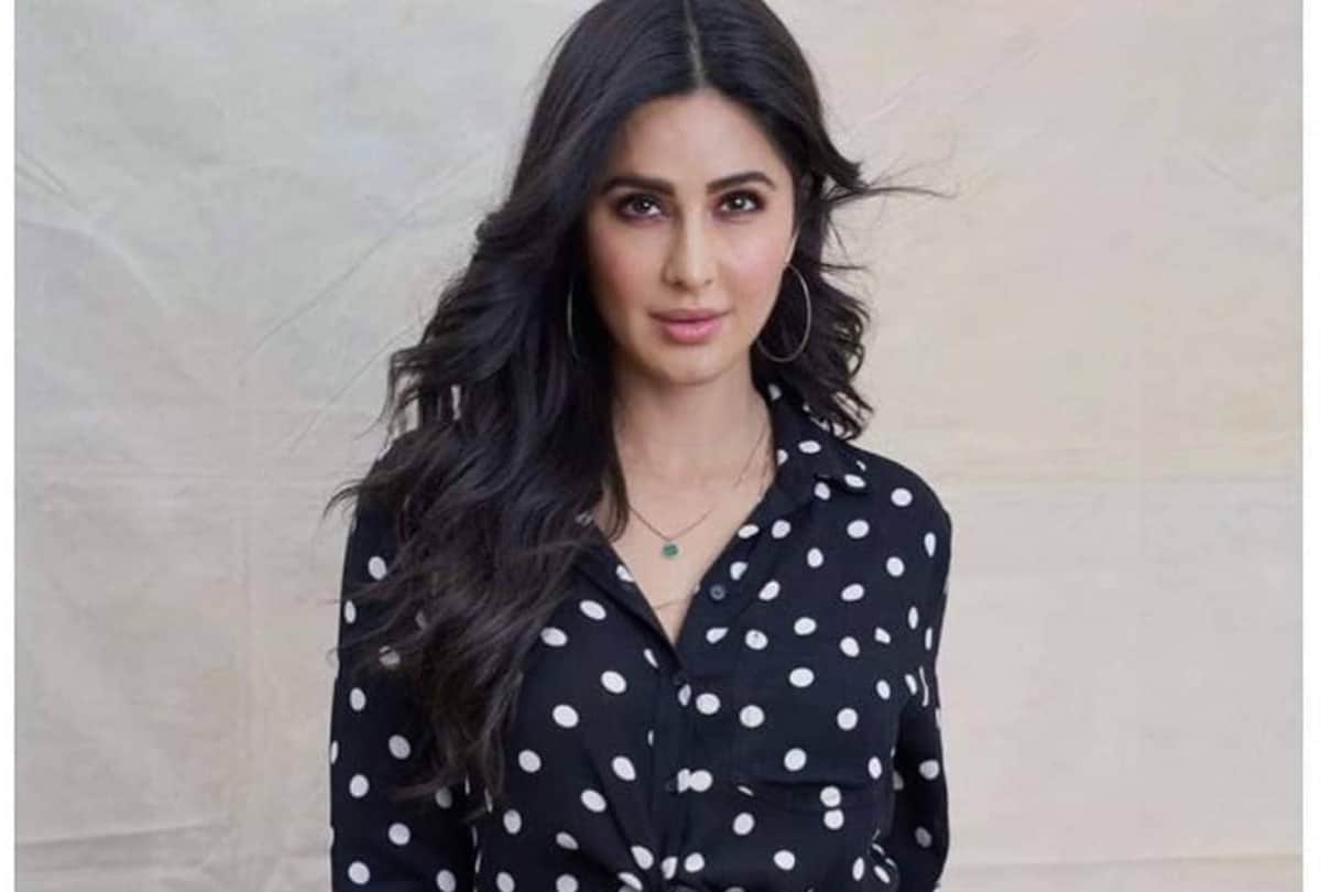 katrina kaif to kriti sanon in retro look wear black polka dot dress