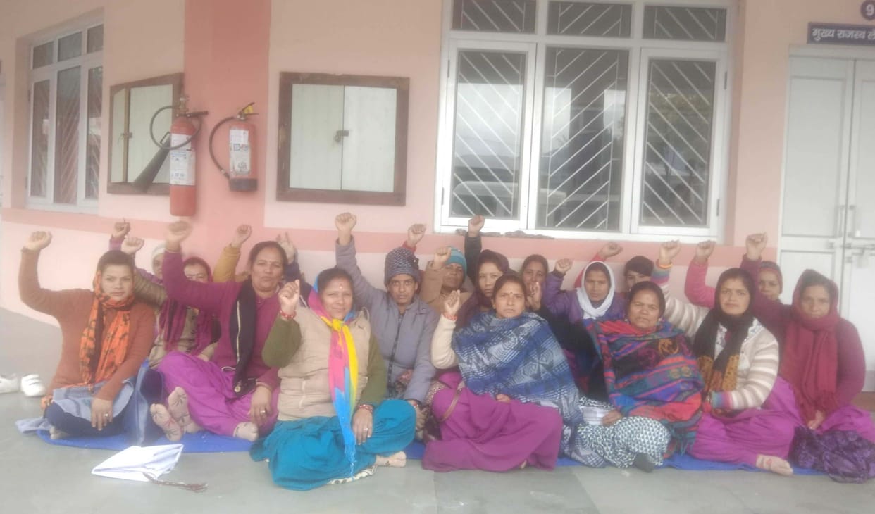 nganwadi workers stuck in agitation even in rain