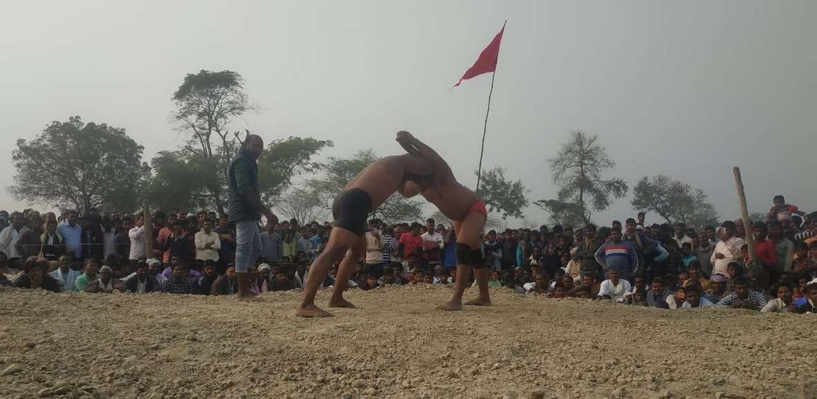 Women and men wrestlers showed bets in the riot