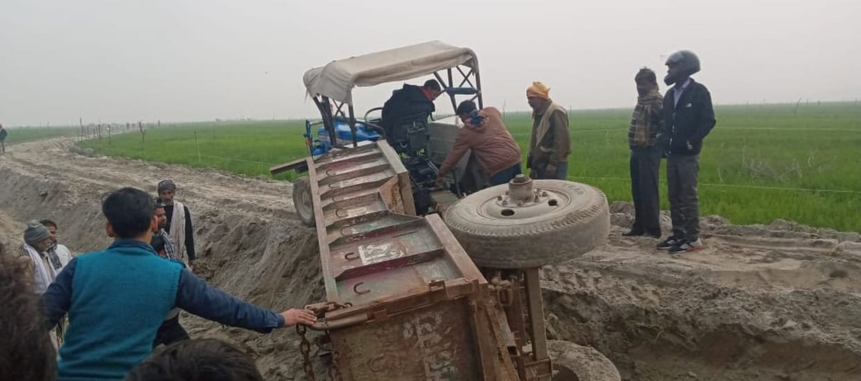 Tractor trolley full of devotees overturned, 24 injured