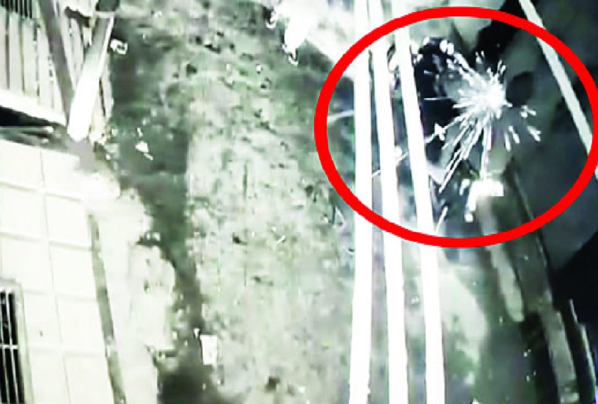 firing at doctors house in Kabir Nagar delhi