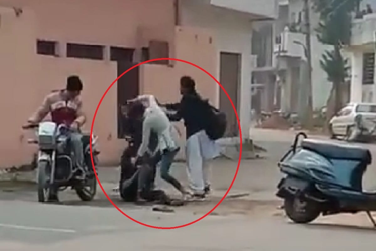 Two girls looted after attacked on a student of BCA in Saharanpur of Uttar Pradesh