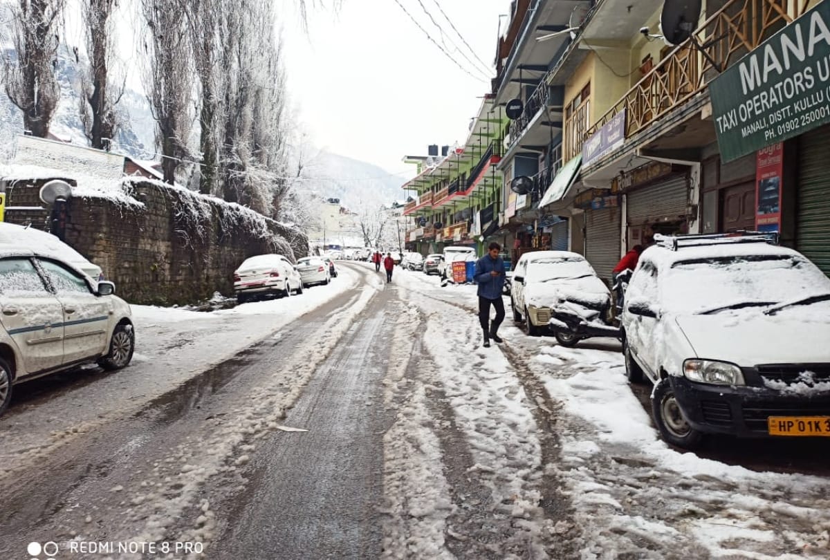 fresh snowfall in shimla manali dalhousie kinnaur in himachal pradesh
