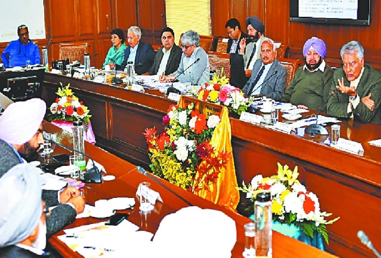 Punjab Captain Amarinder Singh held meeting with congress MPs