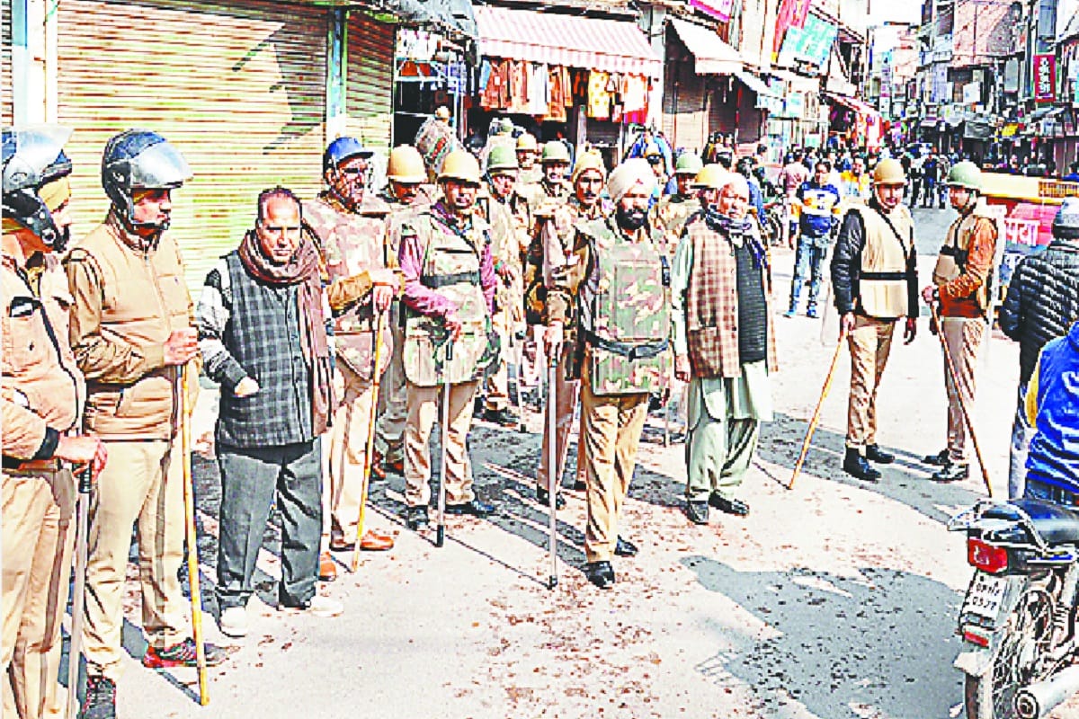 Protest by Muslim women has continues and many shops closed against CAA NRC in Saharanpur