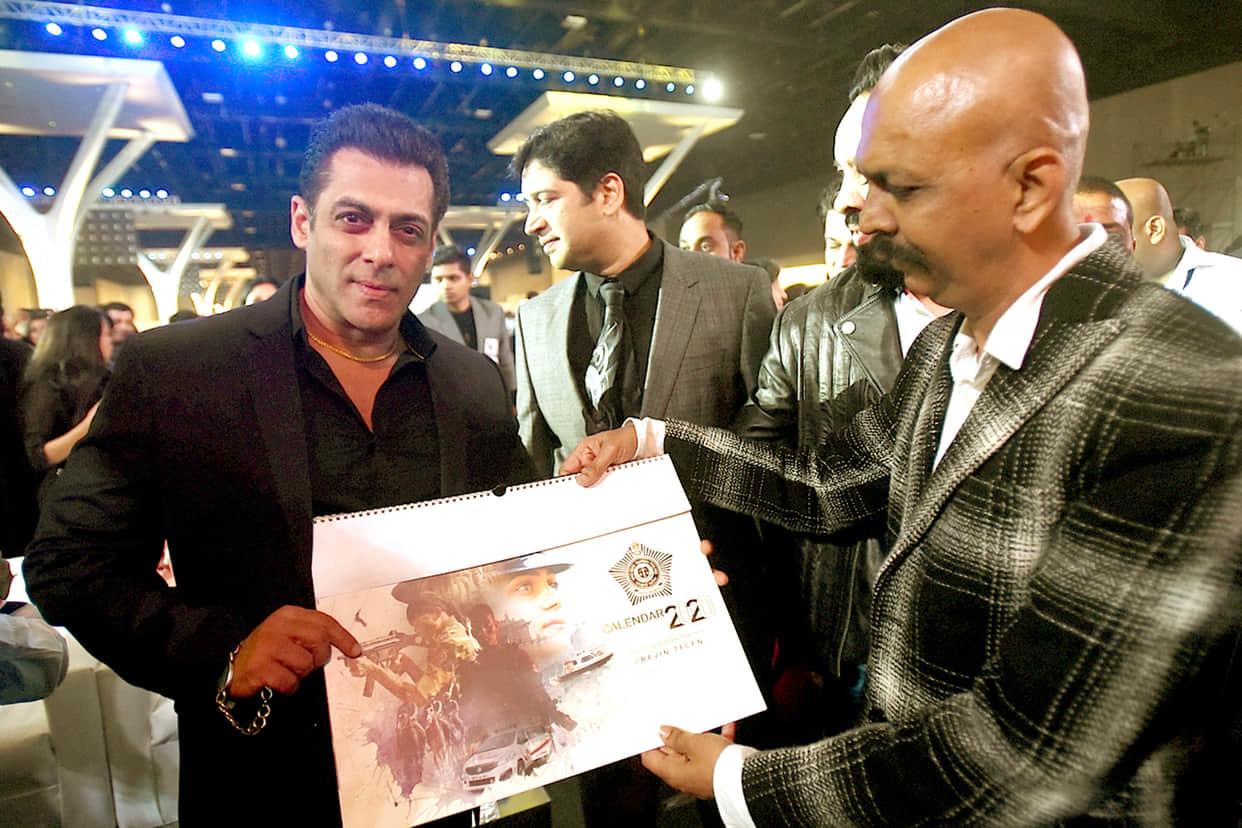 Mumbai Police release Calendar 2020 at umang event 2020 with Dharmendra Salman Khan Shah rukh Khan