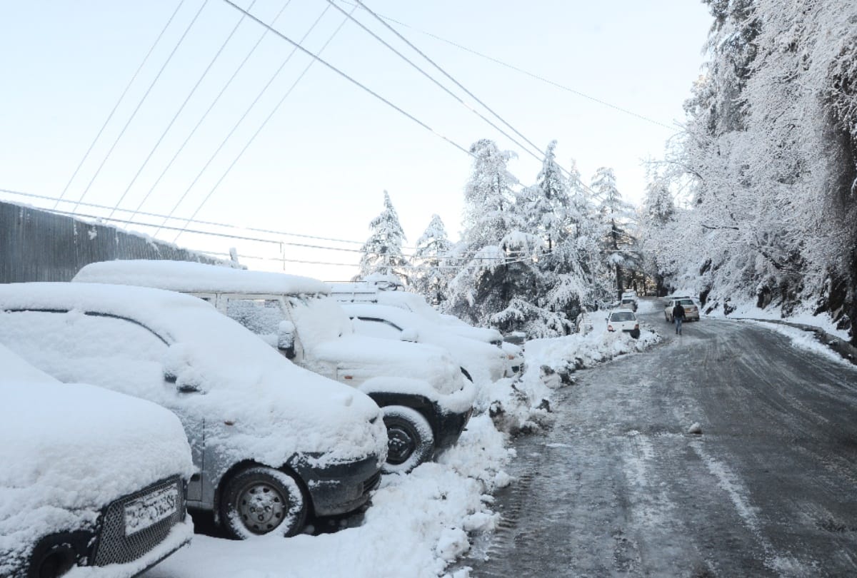 Heavy snowfall in Shimla after seven years, 2017 record broken