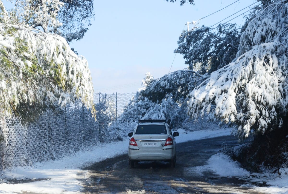 Heavy snowfall in Shimla after seven years, 2017 record broken