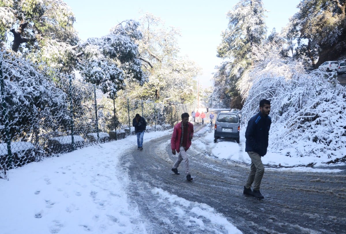 Heavy snowfall in Shimla after seven years, 2017 record broken