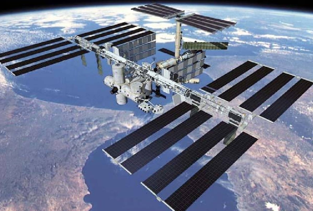 China will send three astronauts on space Station on Saturday