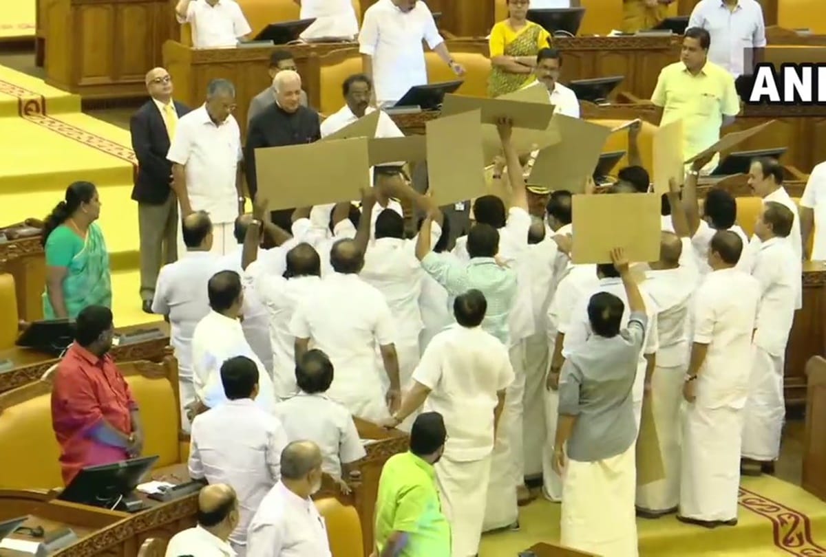 Kerala UDF MLAs block Governor Arif Mohammad Khan in assembly budget session Pinarayi Vijayan