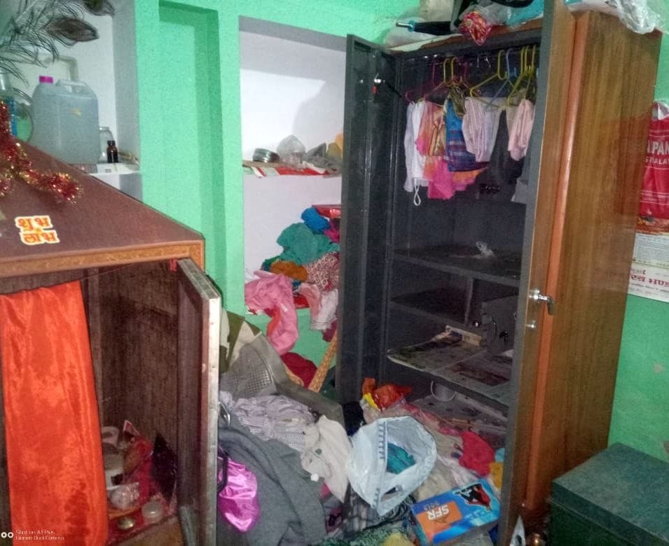 Lakhs stolen from the principal's house