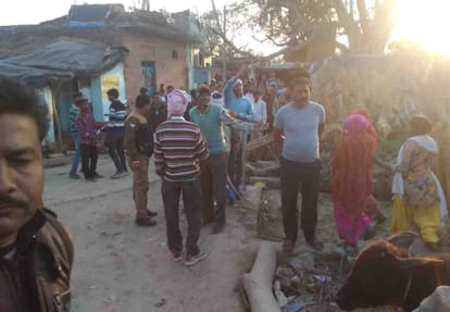 a man made 12 children hostage on home in farrukhabad