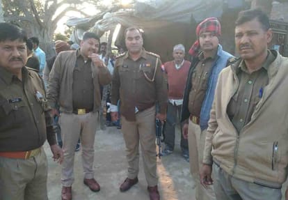 a man made 12 children hostage on home in farrukhabad