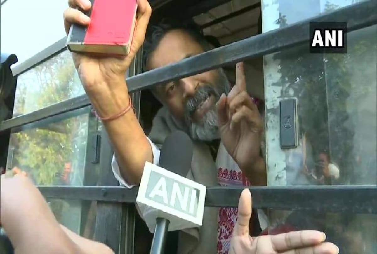 CAA  and NRC  Protest: Yogendra Yadav detained from Delhi Gate over CAA and NRC Protest