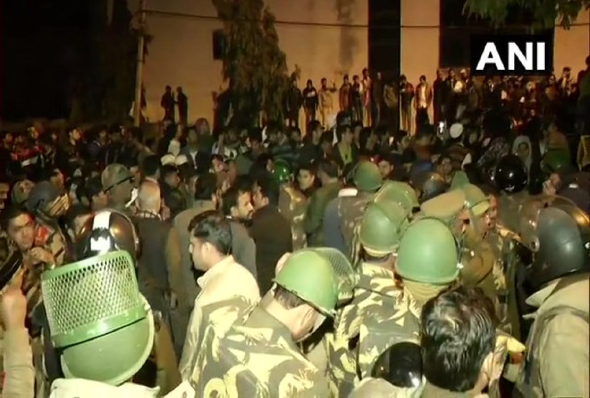 Protest over CAA  NRC and  NPR in Delhi after Jamia Millia Islamia firing case