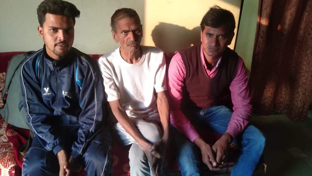 UP: The family had performed the last rites, but with the help of Facebook, they met in Kashi.