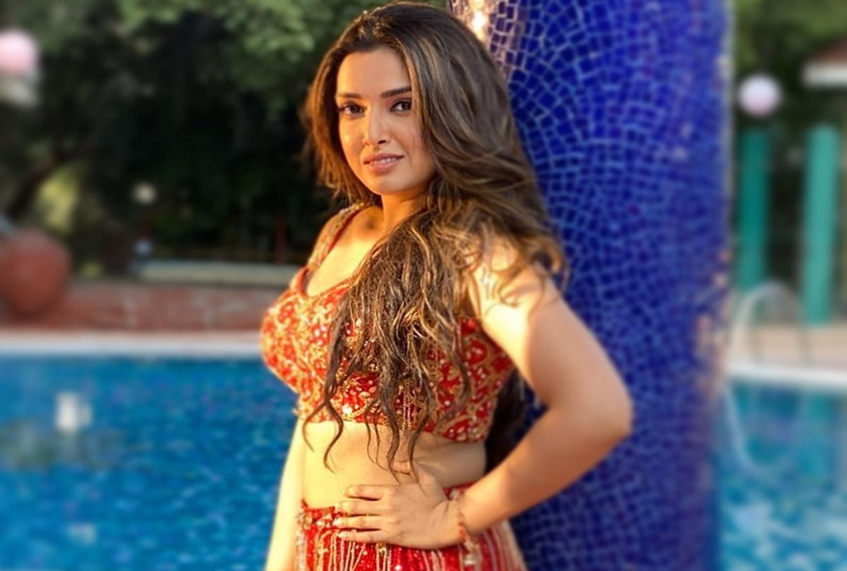Bhojpuri: Amrapali Dubey shared the picture of '108th wedding', wrote- 'Aja with Raja Doli'