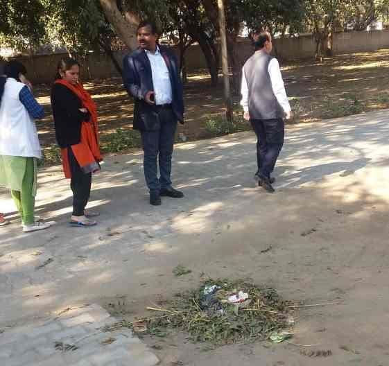 CMO became unhappy by seening  bad cleaning condition in Hospital