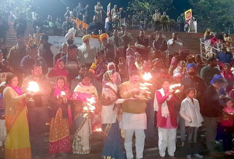 City MLA Suchi Chaudhary performed Ganga Aarti