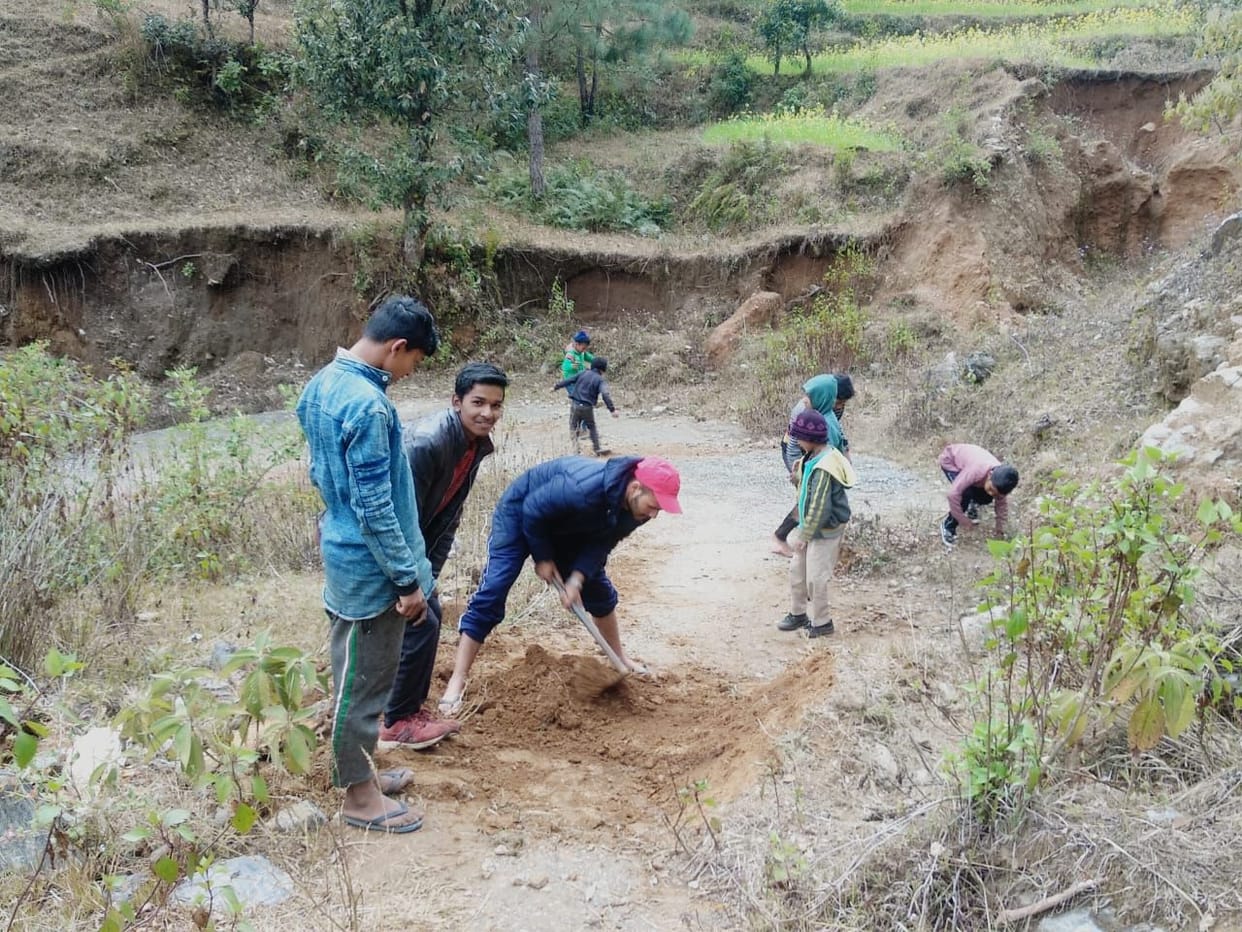 Children improved the road by donating labor