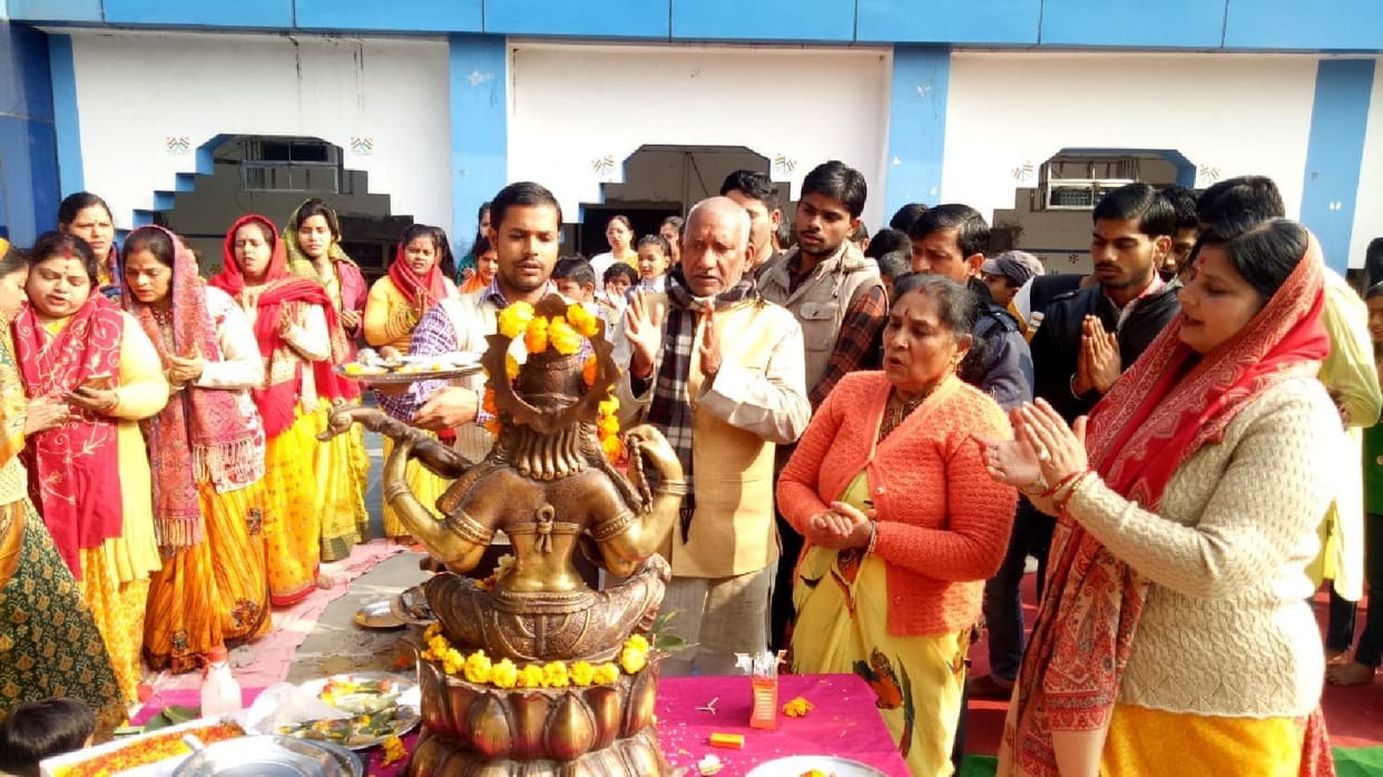 Rituraj welcomed by worshiping mother Sharde