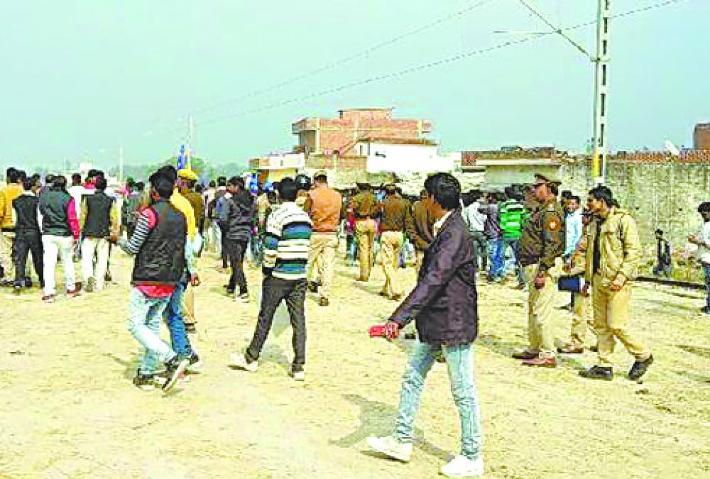anarchy in mahanlalganj railway station in protest against caa.