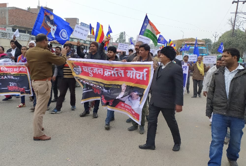 anarchy in mahanlalganj railway station in protest against caa.