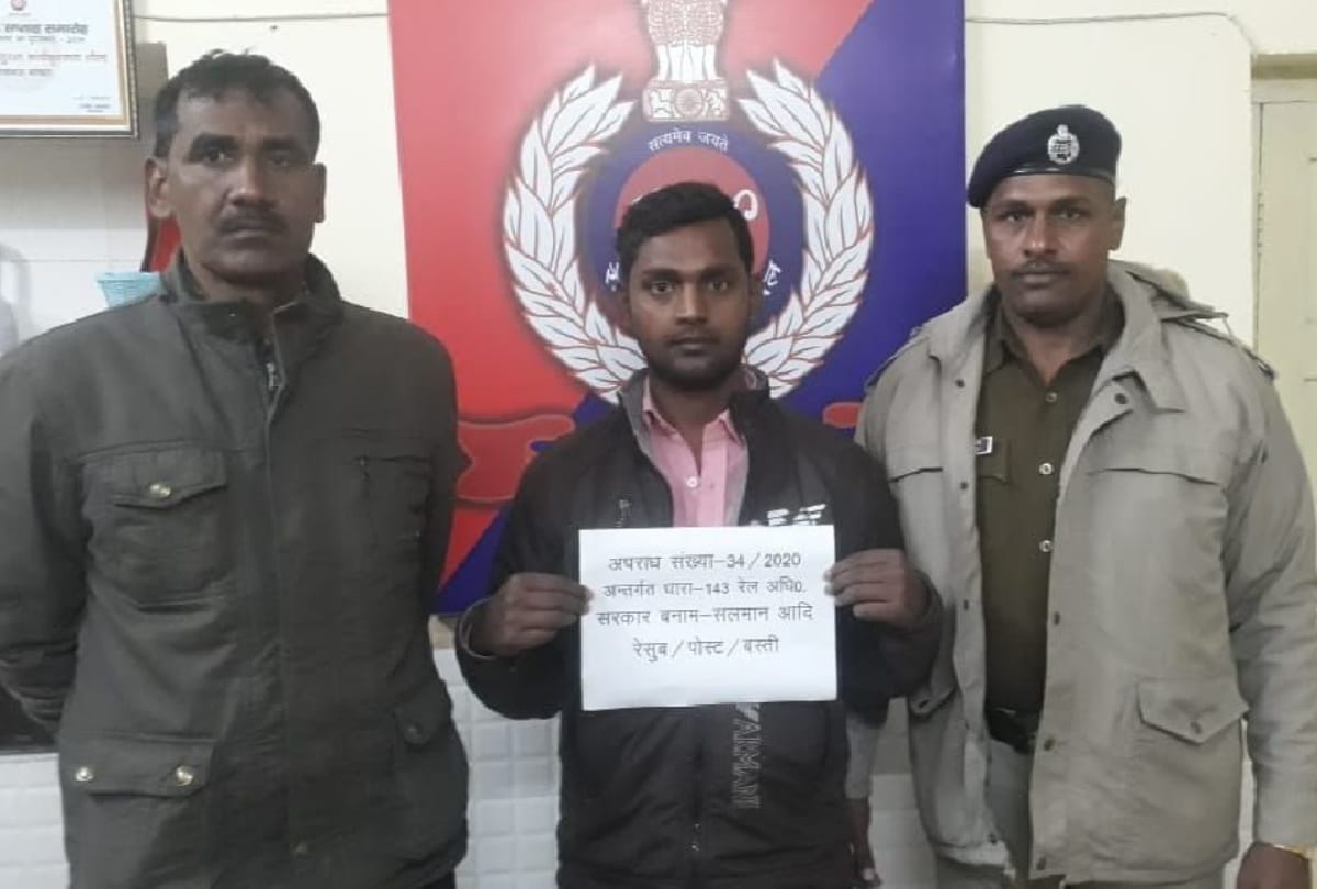 e-ticketing racket king Hamid gang Another accused caught from Azamgarh, biggest disclosure