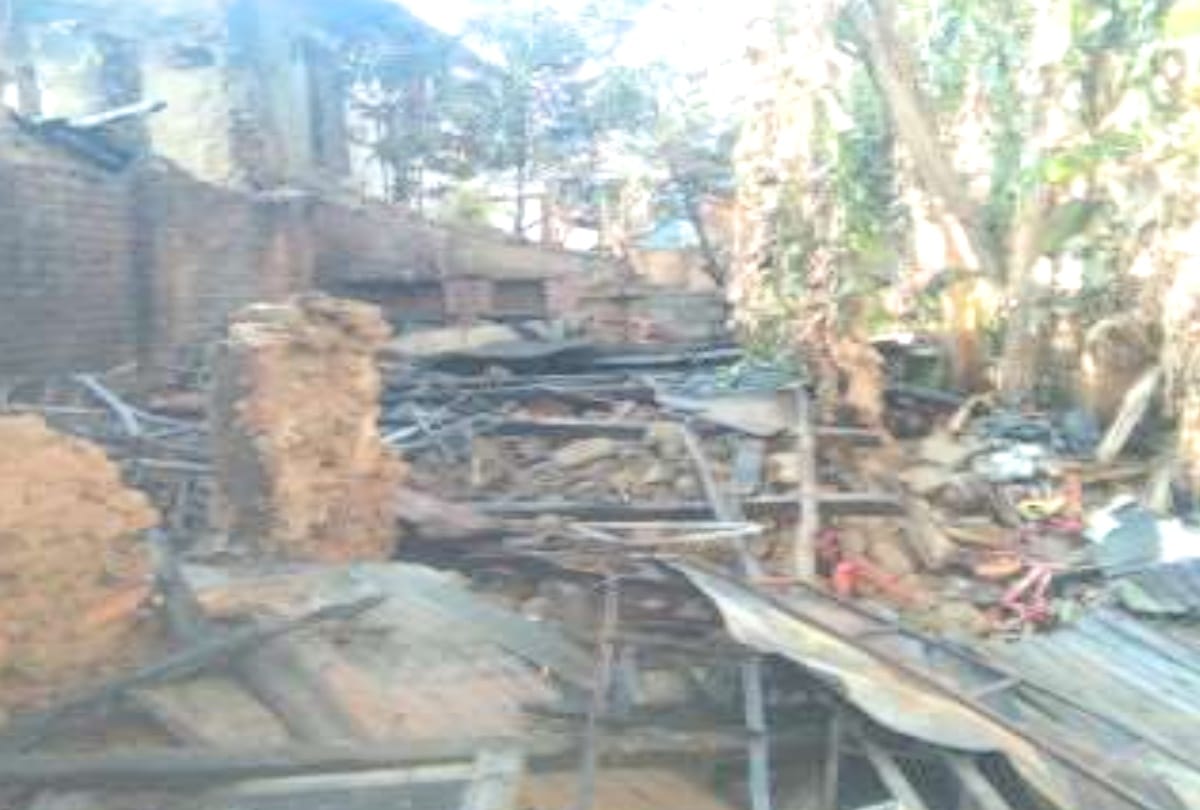 Fire erupted due to LPG leak, shop and warehouse reduced to ashes at kangra