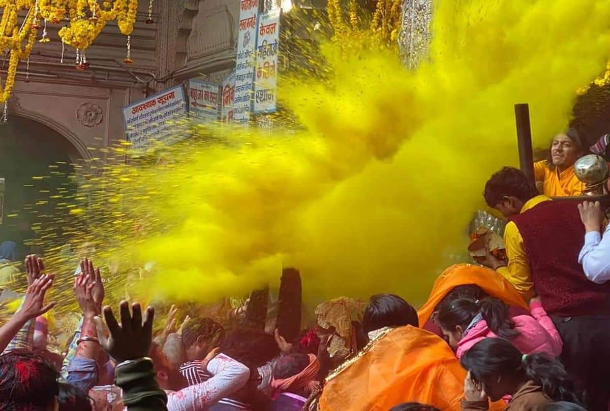Vasant Panchami celebrations in Bannke Bihari Mandir in Vrindavan
