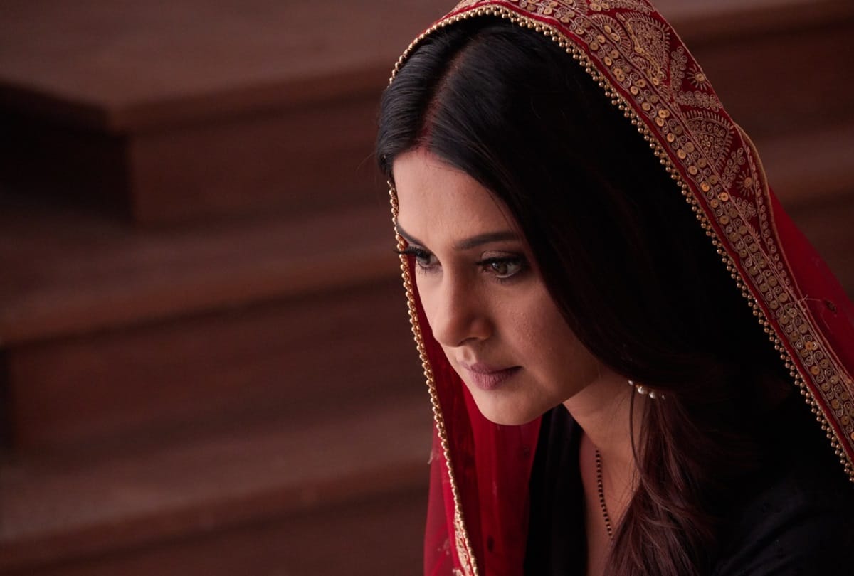Beyhad Actress Jennifer Winget Wear Bridal Dupatta With Silver Work Worth Rupees 68000