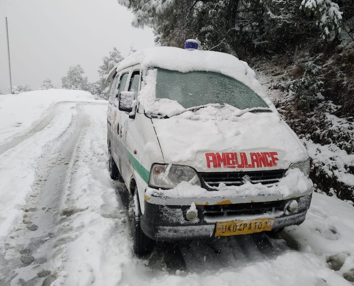 The body kept in an ambulance was trapped for six hours in heavy snowfall