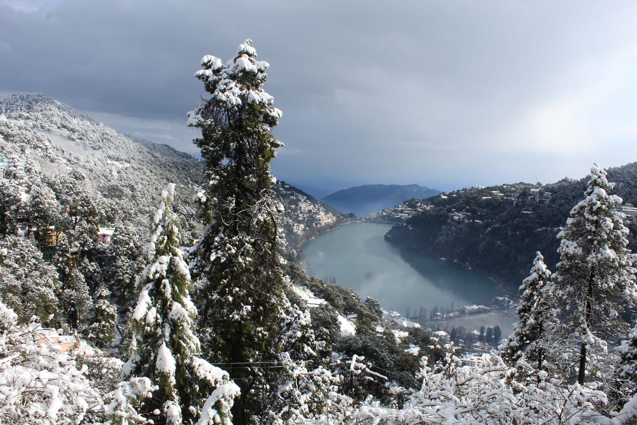 Snow falls again in Nainital, mercury reaches zero
