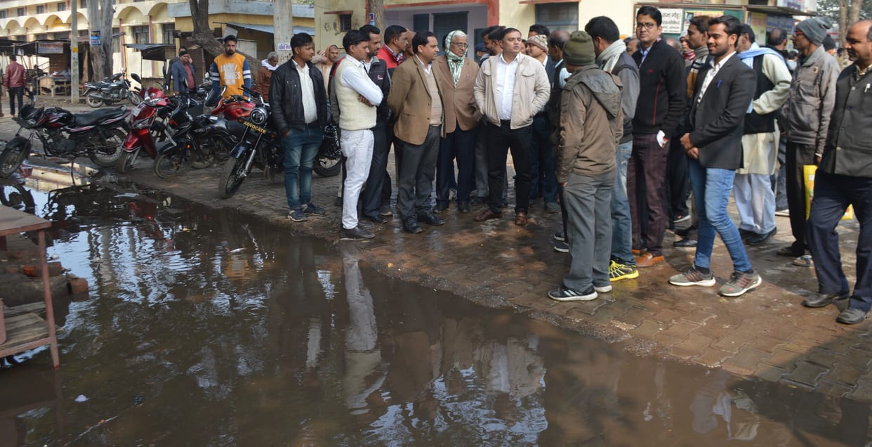 advocate annyoed due to water logging, closed tahsil gate and protest